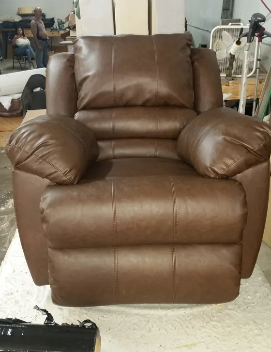 Sillón reclinable retapizado en piel sintética café